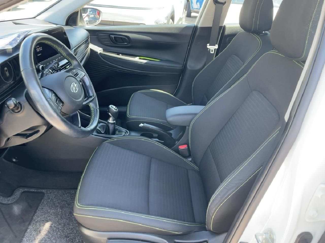 Fahrzeugabbildung Hyundai i20 1,0 l Intro Edition Mild-Hybrid + Navi Paket