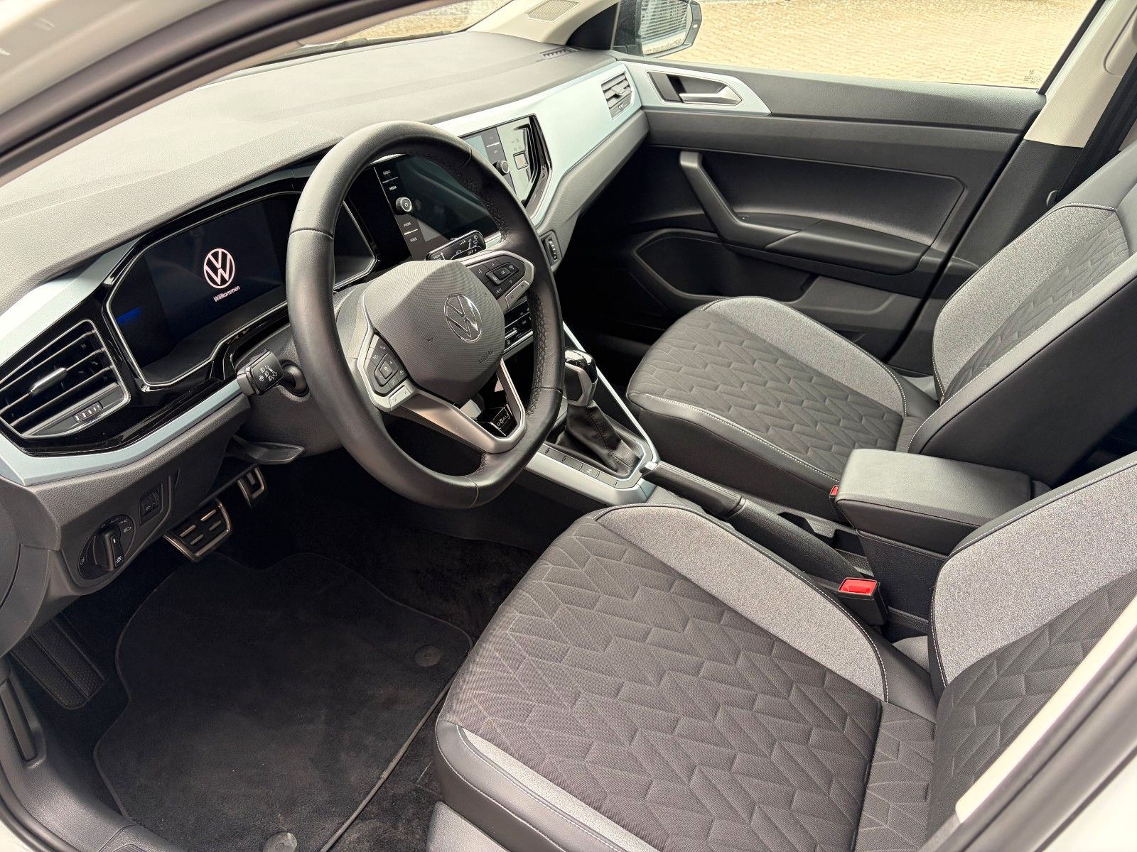 Fahrzeugabbildung Volkswagen Polo VI 1.0 TSI Goal Autom.  Navi Shz