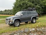 Toyota 4Runner  Expeditionsmobil mit Dachträger - Toyota 4-Runner: Geländewagen
