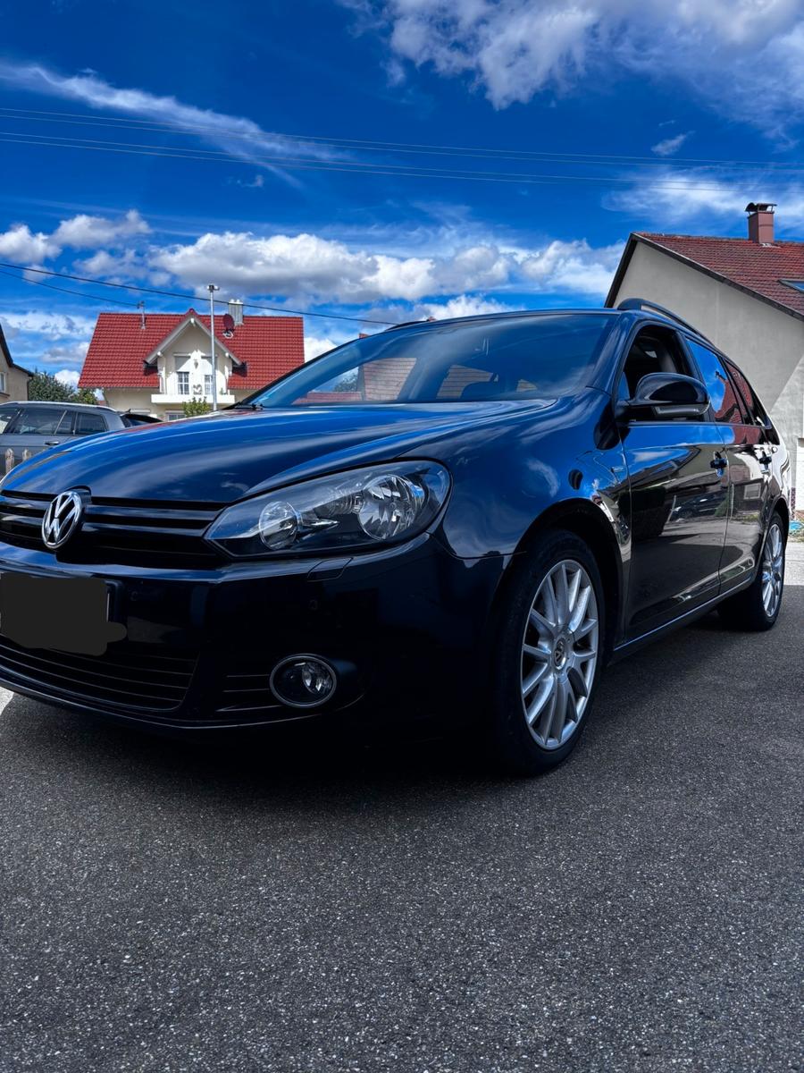 Volkswagen Golf 2012 — rear view