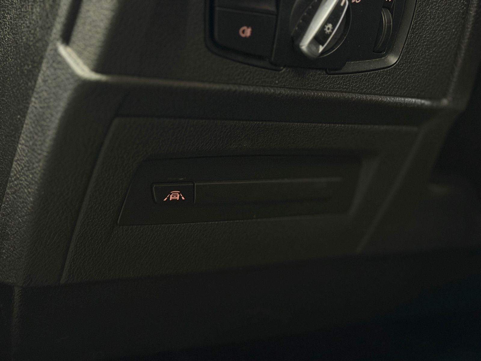 Fahrzeugabbildung BMW 120d xDrive Advantage|AUTOMATIK|HIFI|PDC|PANO|NA