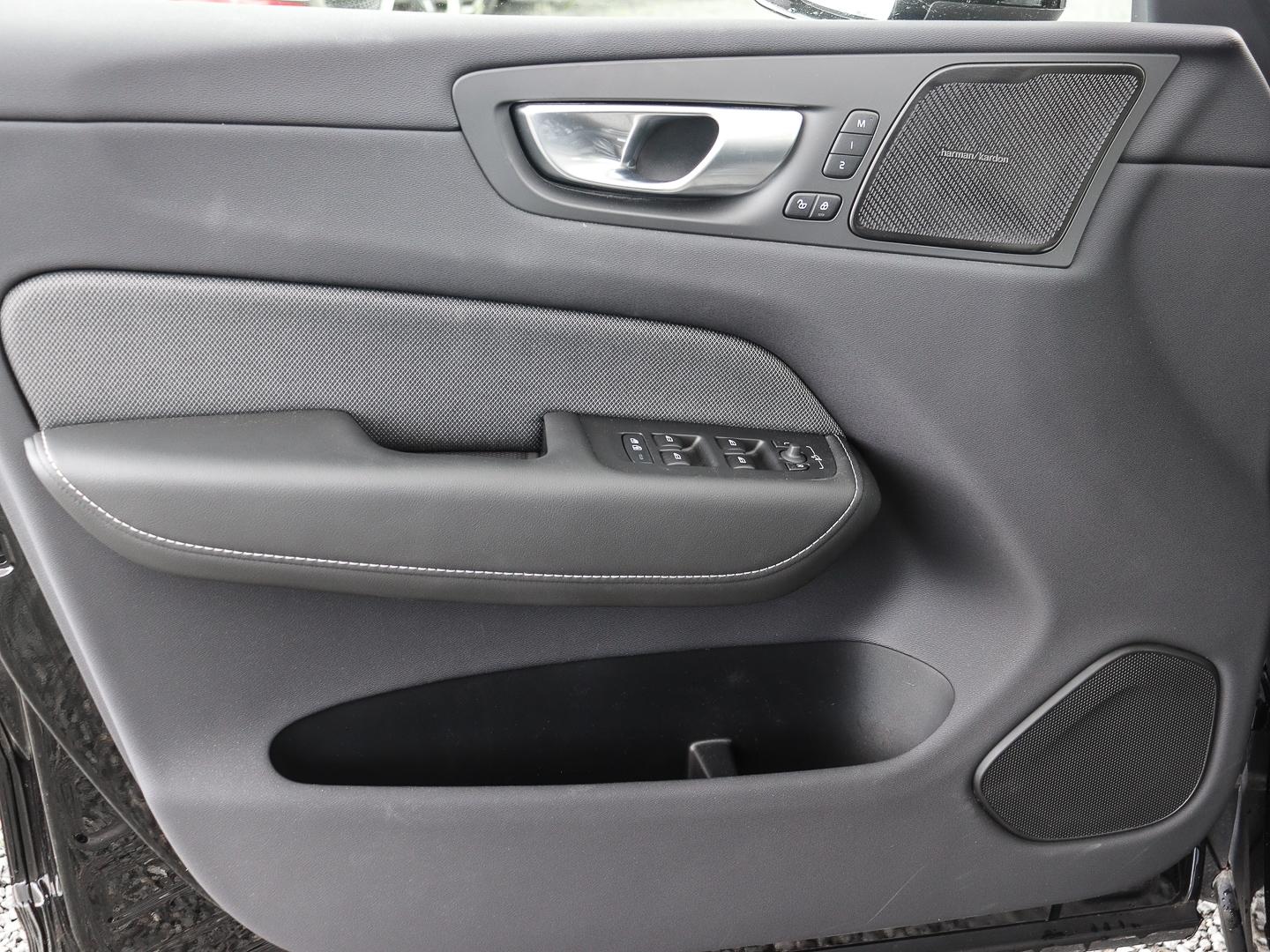 Volvo XC60 Plus Dark Recharge Plug-In Hybrid AWD T6 Tw