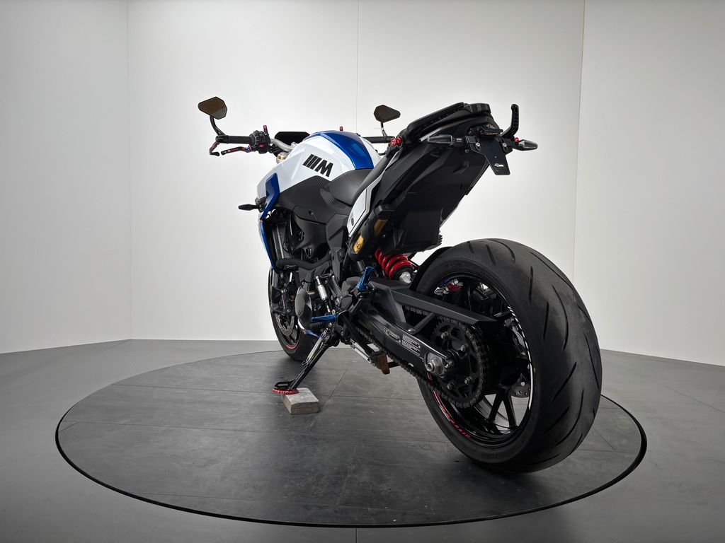 Fahrzeugabbildung BMW F900 R *TOP-AUSSTATTUNG *1. HAND *ARROW