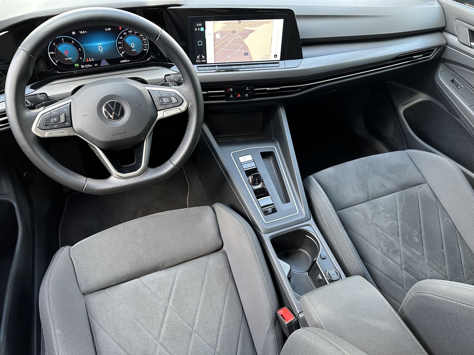 Fahrzeugabbildung Volkswagen Golf 2.0 TDI DSG Style NAV+LED+AHK+ACC+CARPLAY