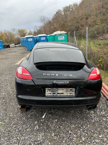 Porsche Panamera 4S S