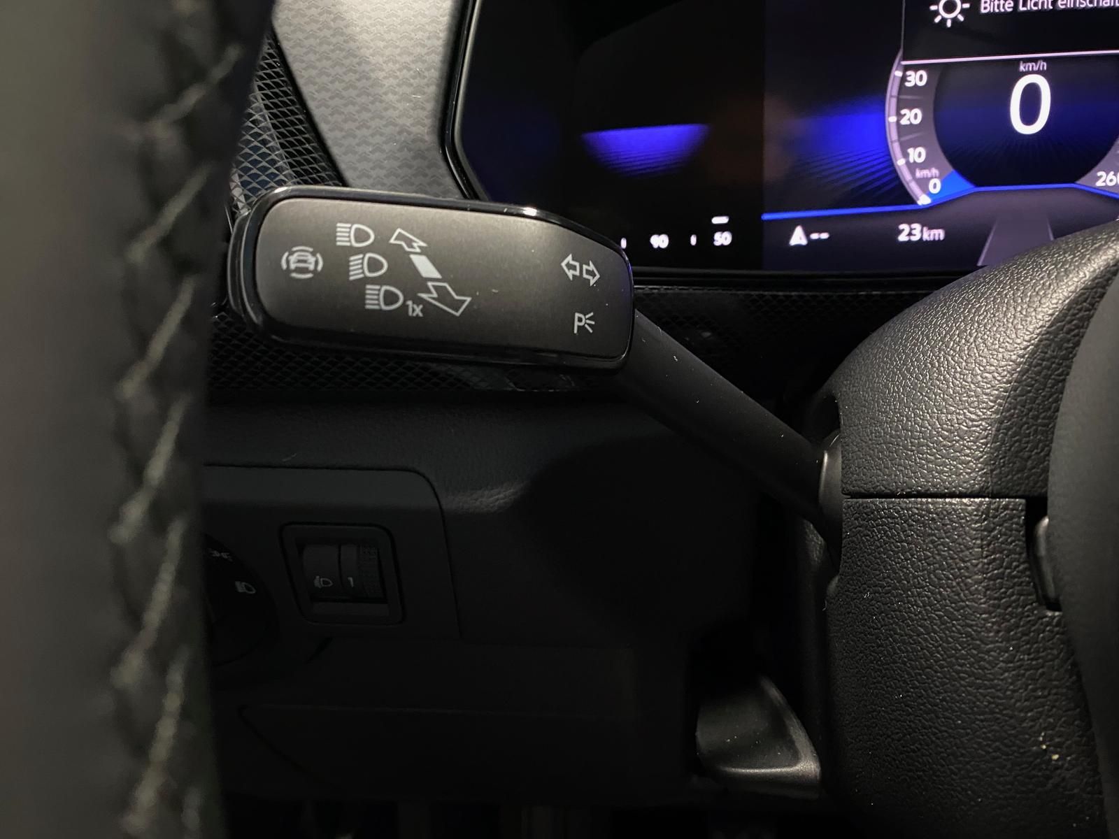 Fahrzeugabbildung Volkswagen T-Cross 1.0 TSI Life+APP+ACC+TOTWINKEL+KAMERA+++