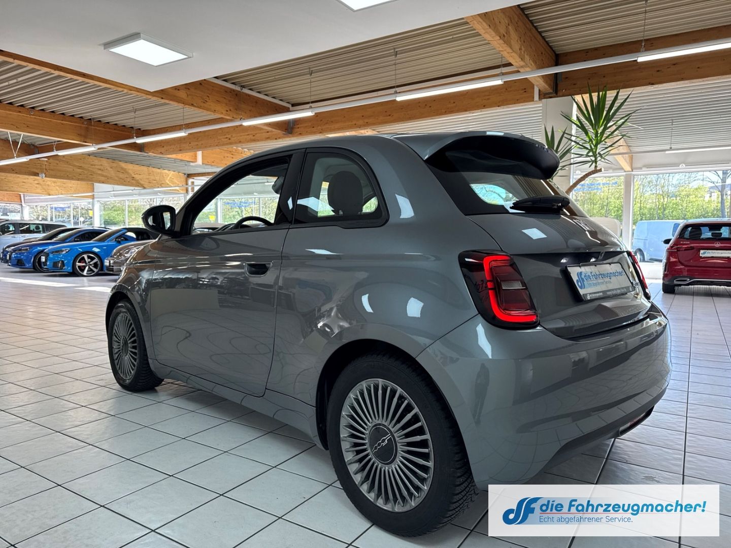 Fahrzeugabbildung Fiat 500 e Icon Navi Memory Sitze Apple CarPlay Andro