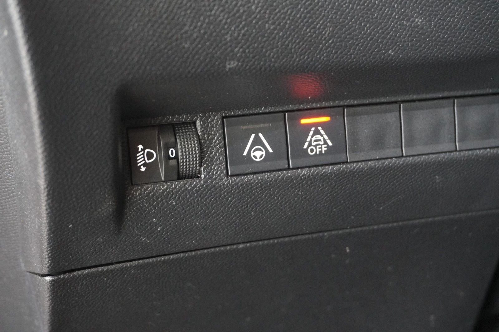 Fahrzeugabbildung Peugeot 2008 1.2T ALLURE PACK NAVI/LED/KAMERA/VIRT/3D