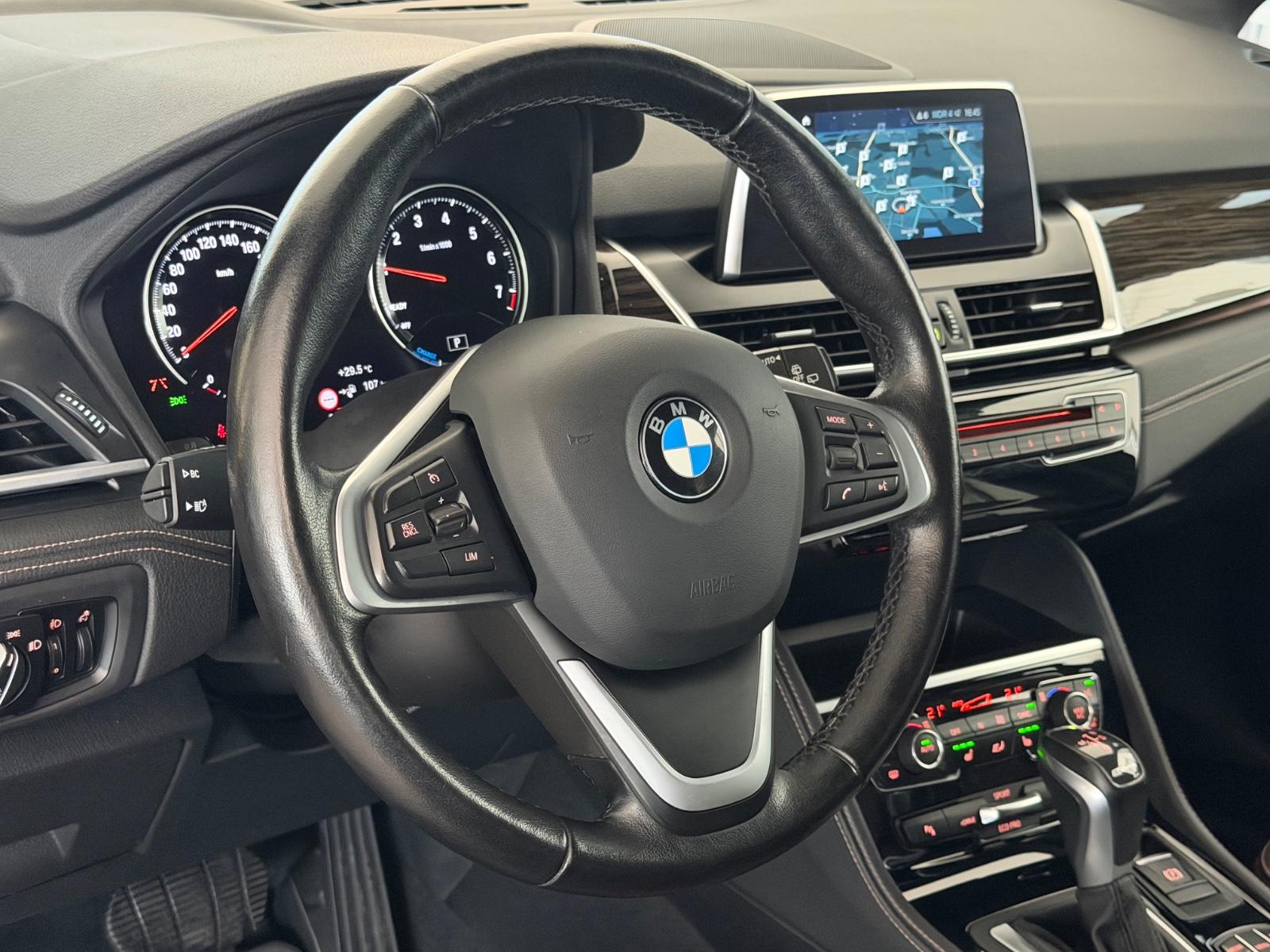 BMW 225 XE*LUXURY*PANO*LEDER*KAM*HARMAN*MEMORY*KEY*