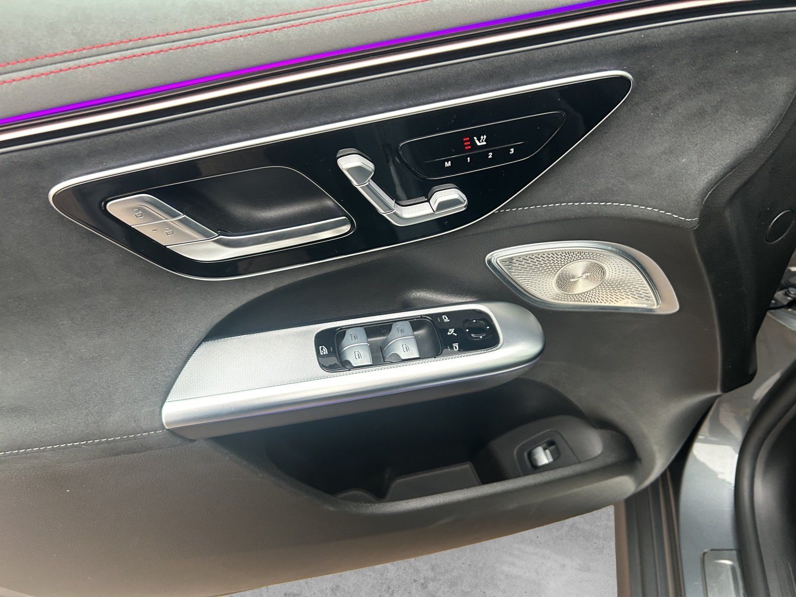 Fahrzeugabbildung Mercedes-Benz EQE300 SUV AMG Premium DISTRO Pano 22KW Memo 21"