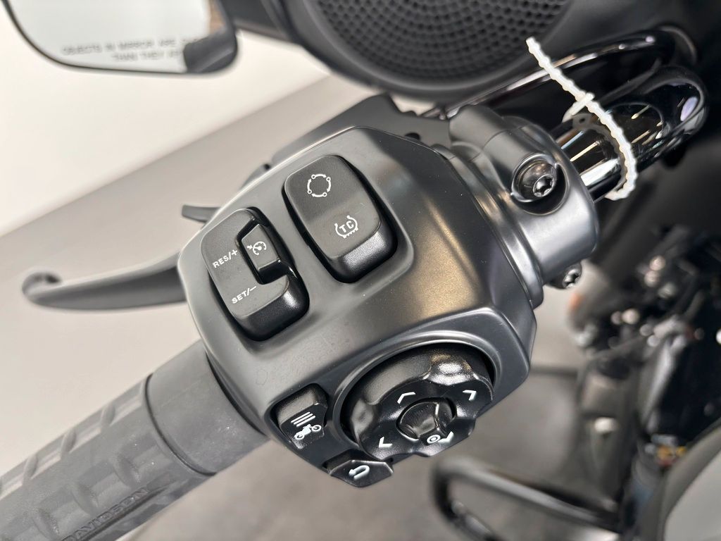 Fahrzeugabbildung Harley-Davidson STREET GLIDE FLHX *NEUWERTIGER ZUSTAND*