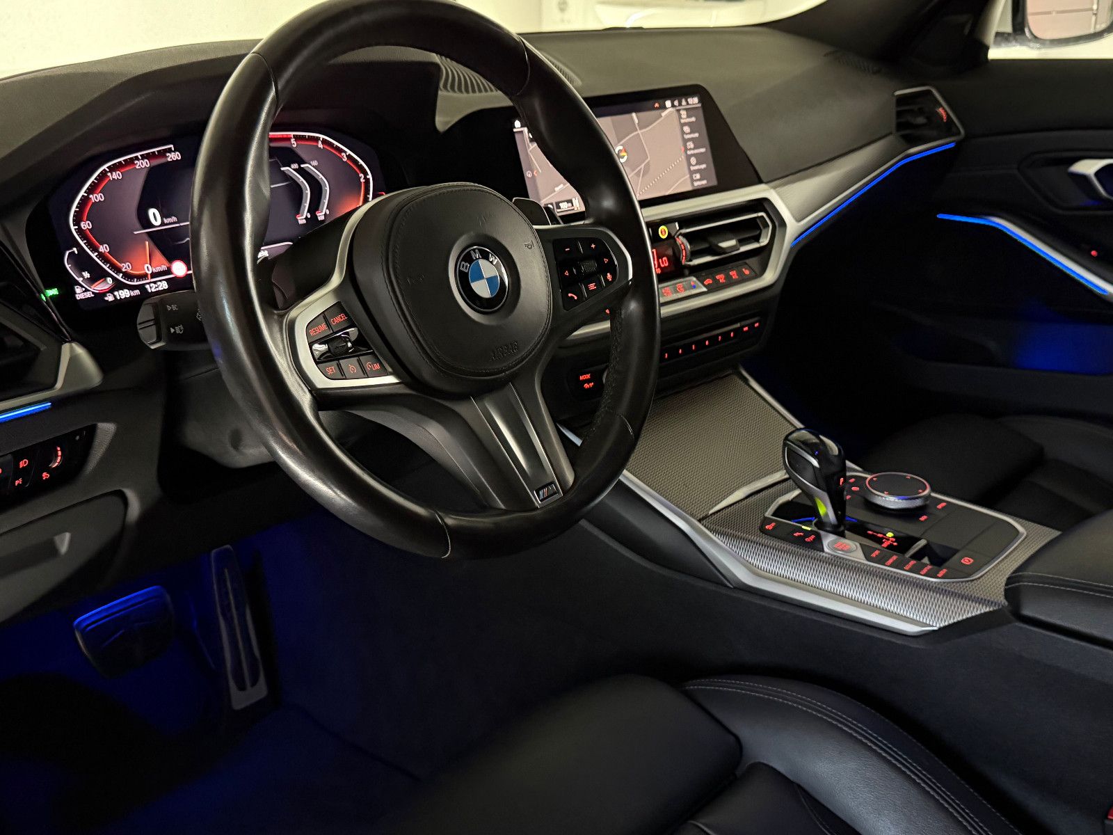 Fahrzeugabbildung BMW 320 d M SPORT/LIVE COCKPIT/MEMORY/HuD/AHK/LASER