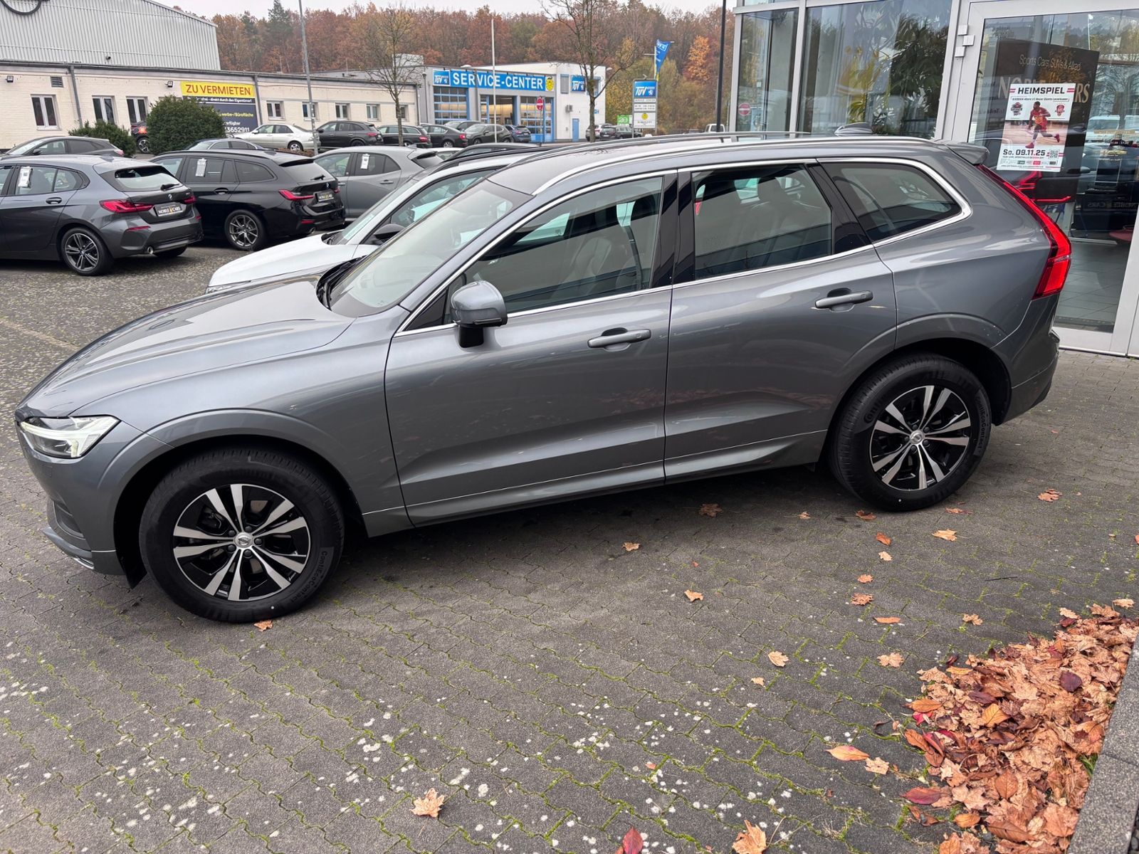 Fahrzeugabbildung Volvo XC60 Momentum Pro 2WD RFK LED LEDER