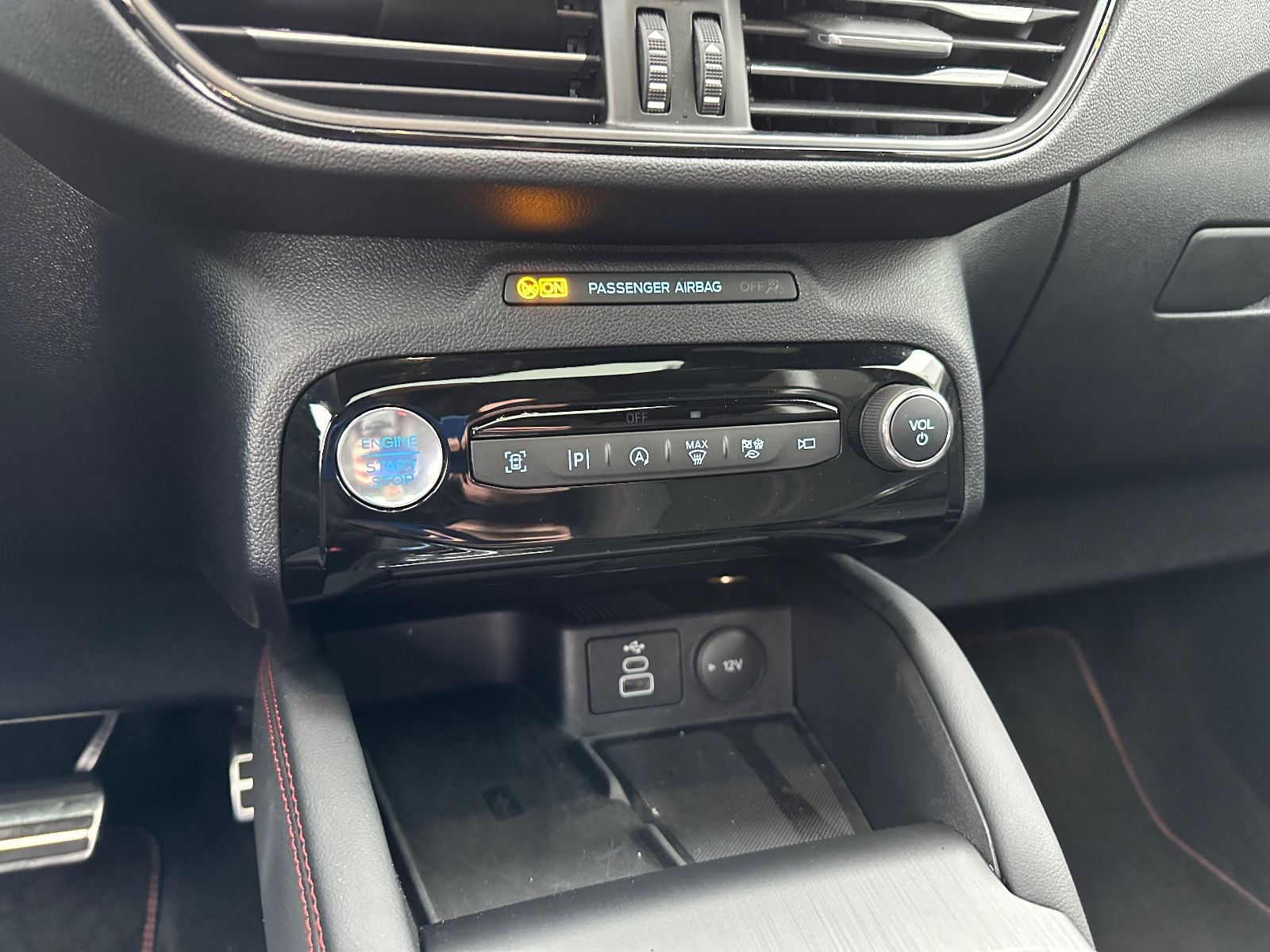 Fahrzeugabbildung Ford Kuga 1.5 EB ST Line X Pano/Matrix/HUD/B&O