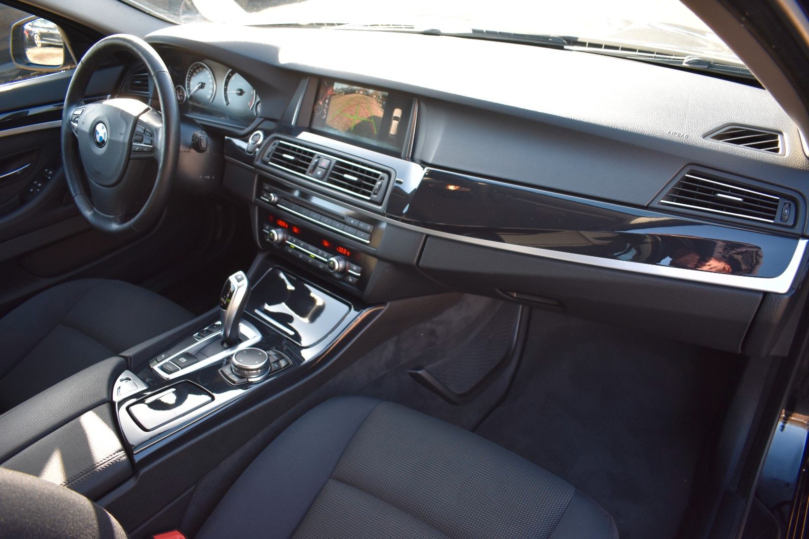 Fahrzeugabbildung BMW 530 d Touring ACC AHK HUD