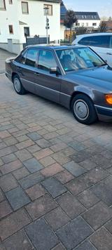 Mercedes-Benz Mercedes w124 220E - Mercedes-Benz 220: W124