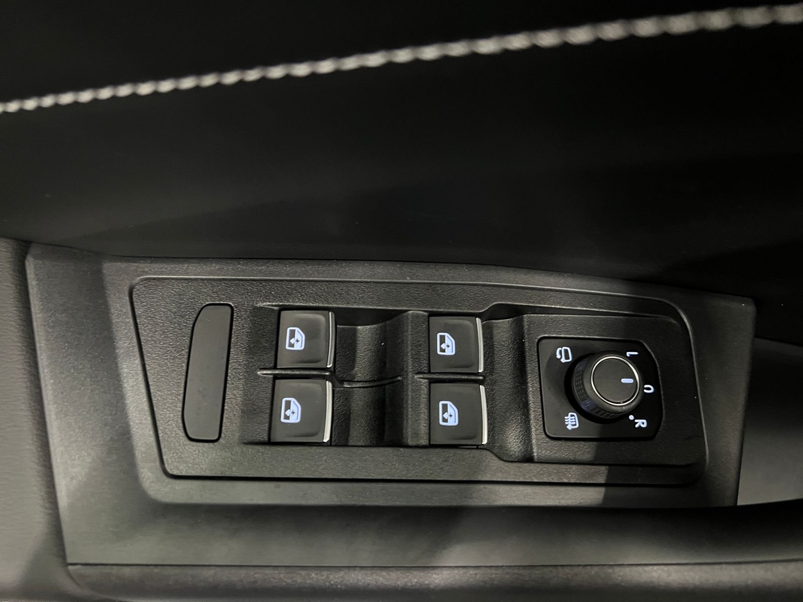 Fahrzeugabbildung Volkswagen T-Roc Cabriolet GOAL 1.5 TSI DSG *Navi, Sport-Pa