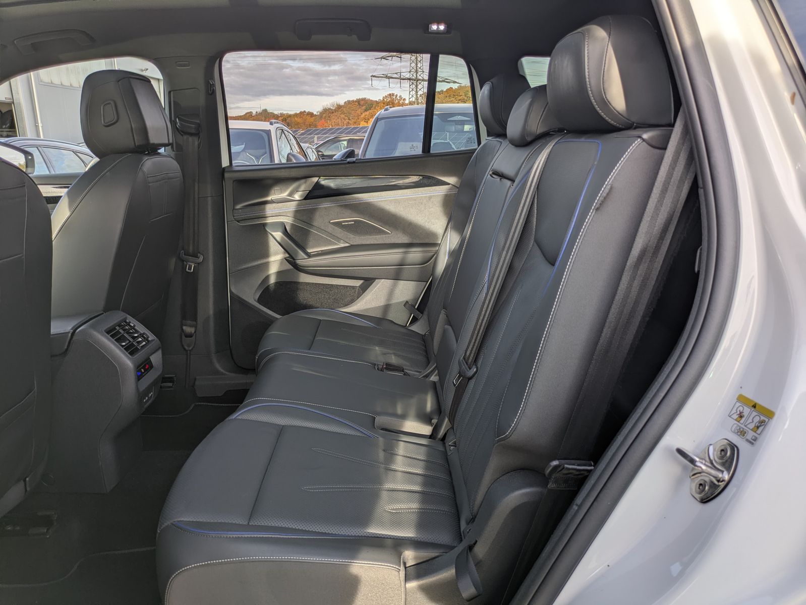 Fahrzeugabbildung Volkswagen Tayron 2.0 TDI 4M R-Line 7S*IQ-L.*LEDER*PANO*HUD