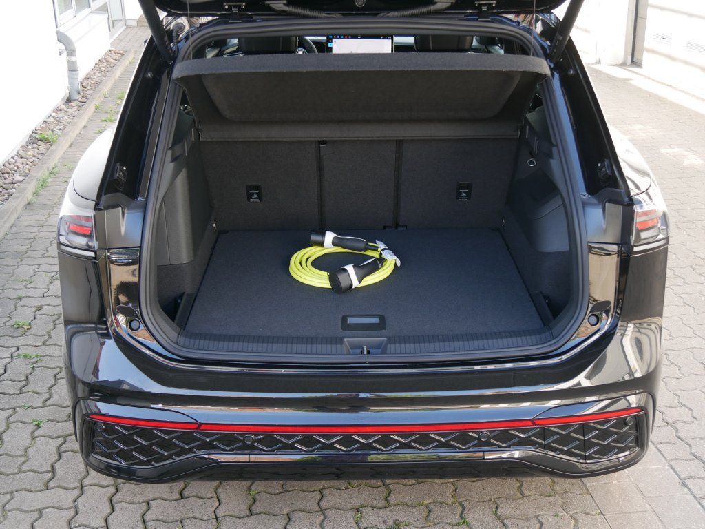 Fahrzeugabbildung Volkswagen Tiguan R-Line 1.5 TSI eHybrid DSG AHK