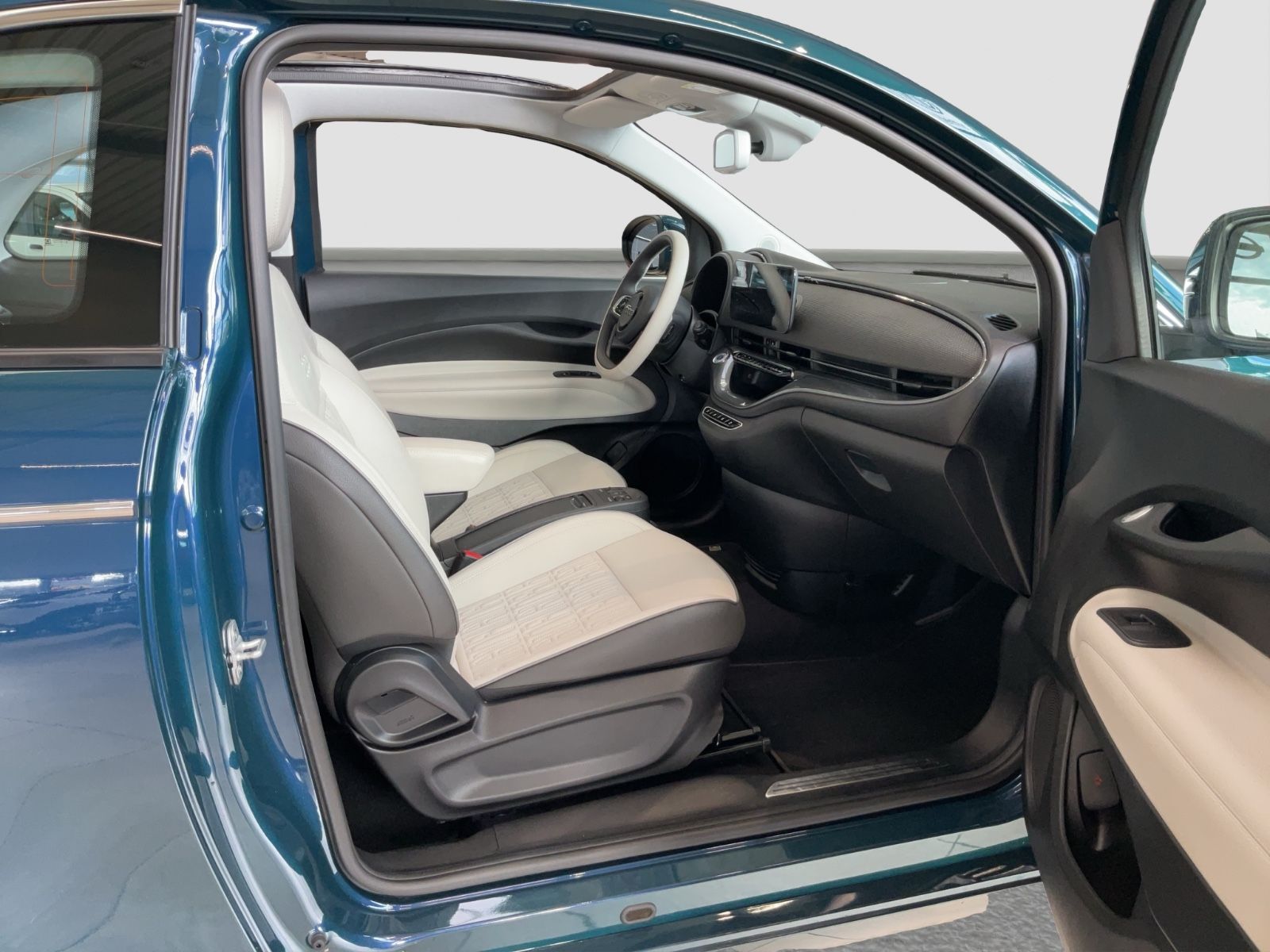 Fahrzeugabbildung Fiat 500e La Prima Cabrio 42 kWh