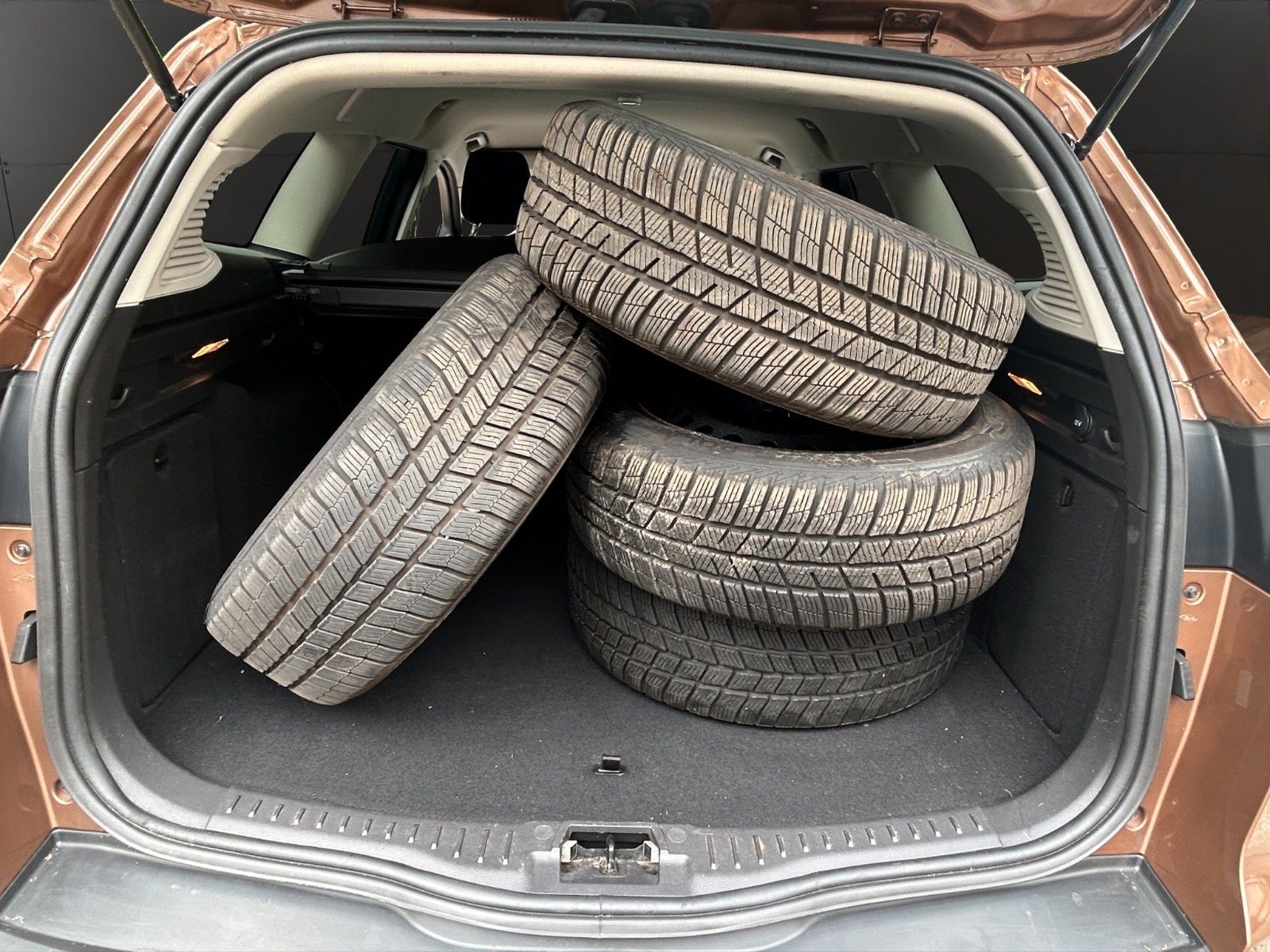 Fahrzeugabbildung Ford Focus Turnier Sync/TÜV, Service&Zahnriemen Neu /