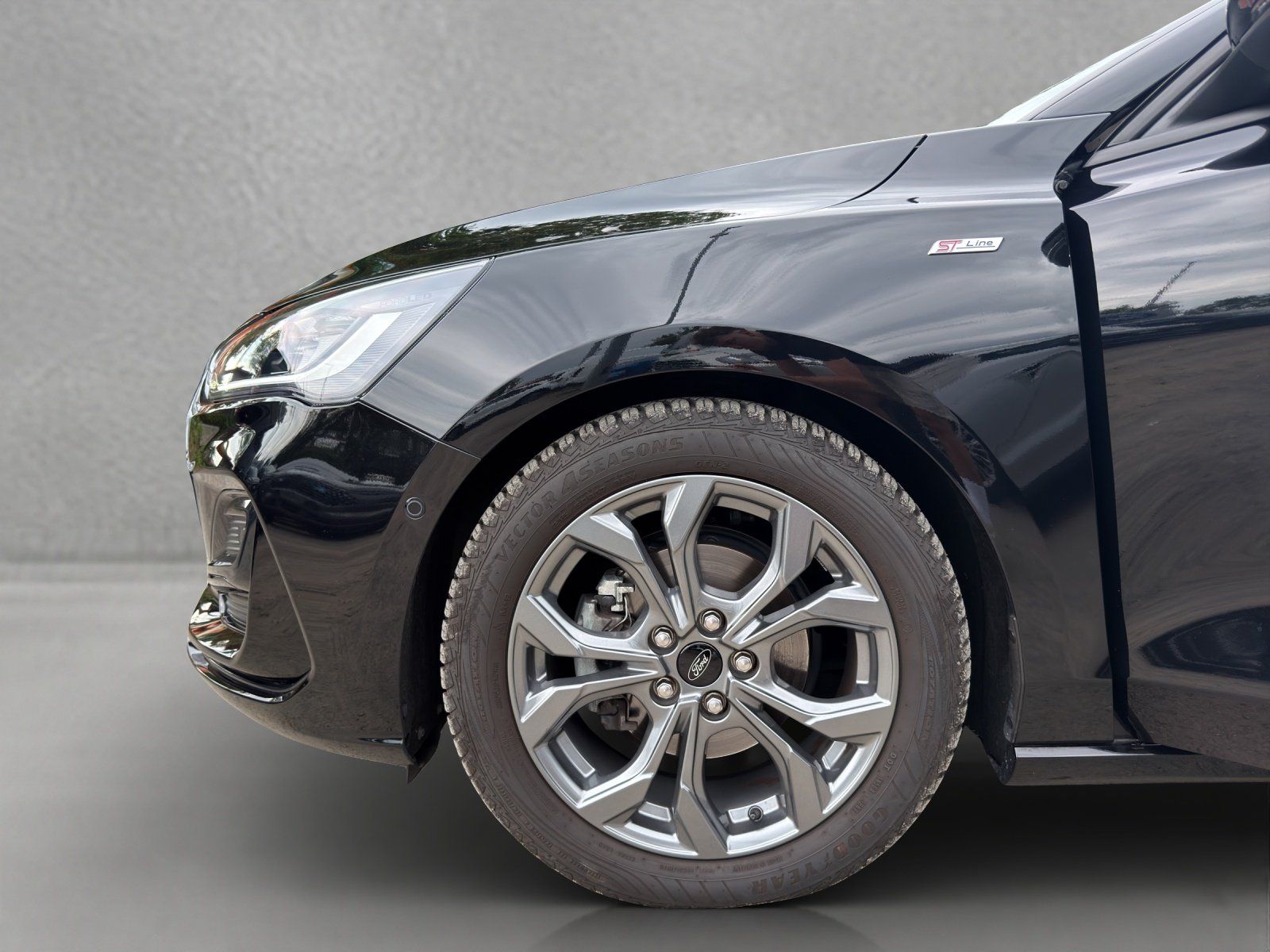 Fahrzeugabbildung Ford Focus 1.5 ST-Line X Aut./LED/ACC/AHK/KAMERA/SHZ/