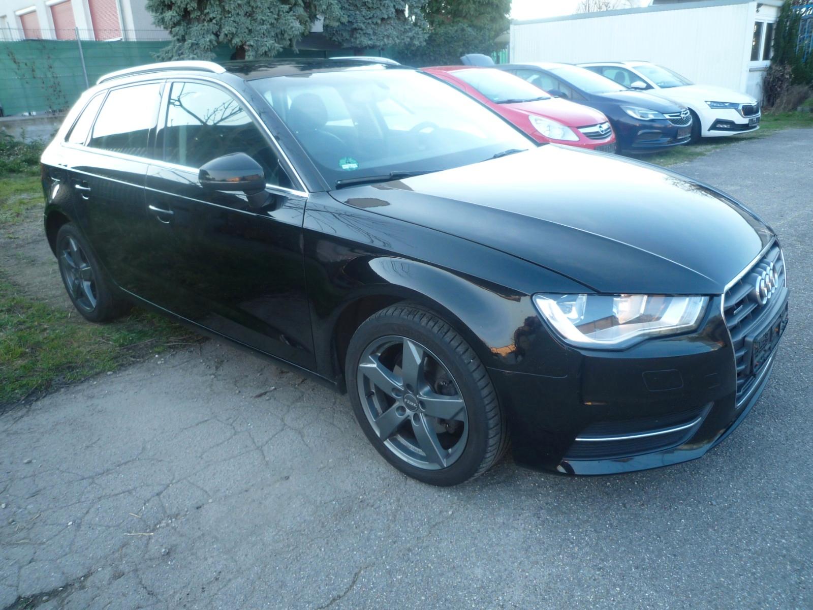 Audi A3 Sportback amb. QuattroLeder,AHK,170Tkm Zahnri