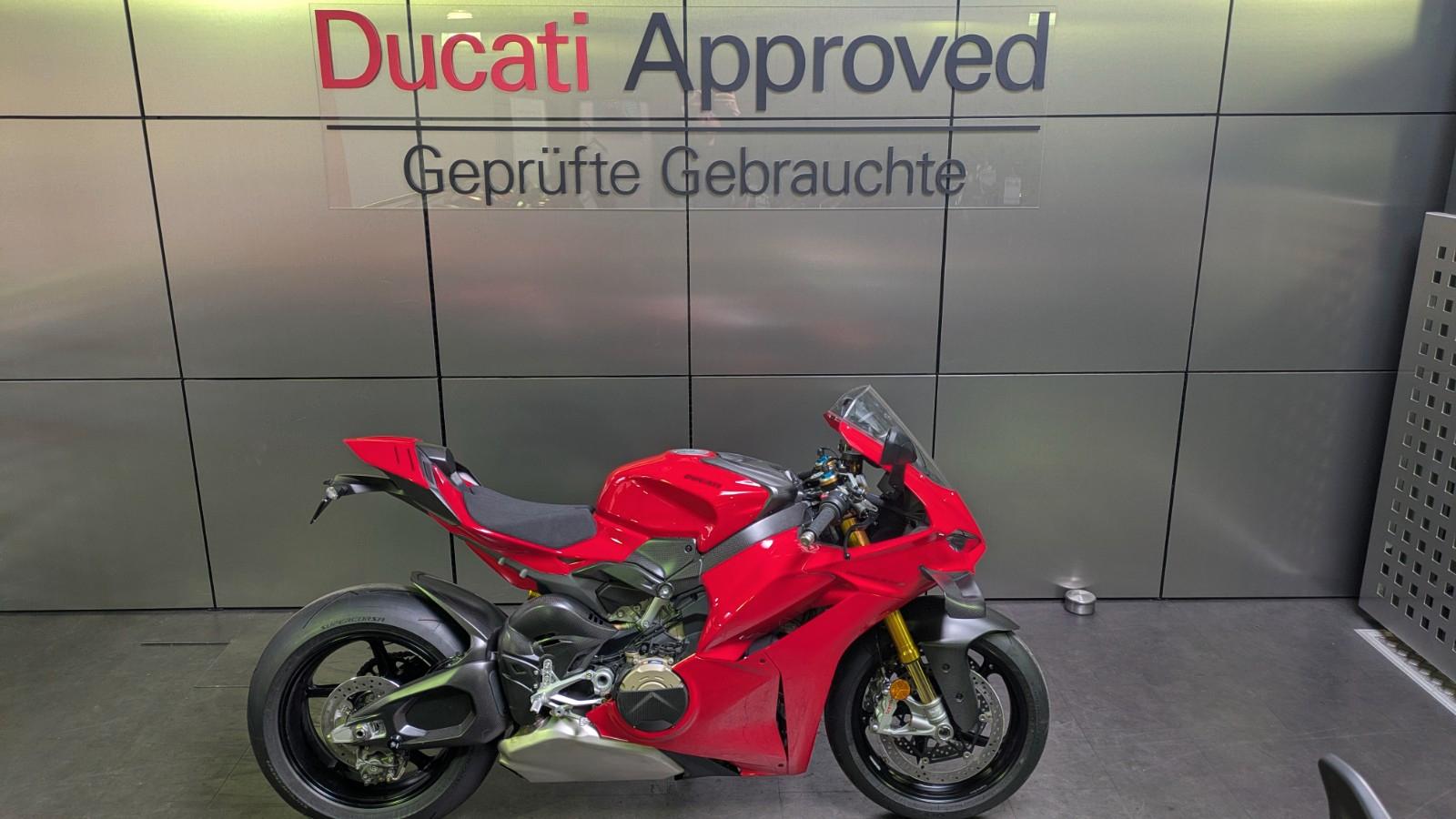 Ducati Panigale V4 S *Carbon