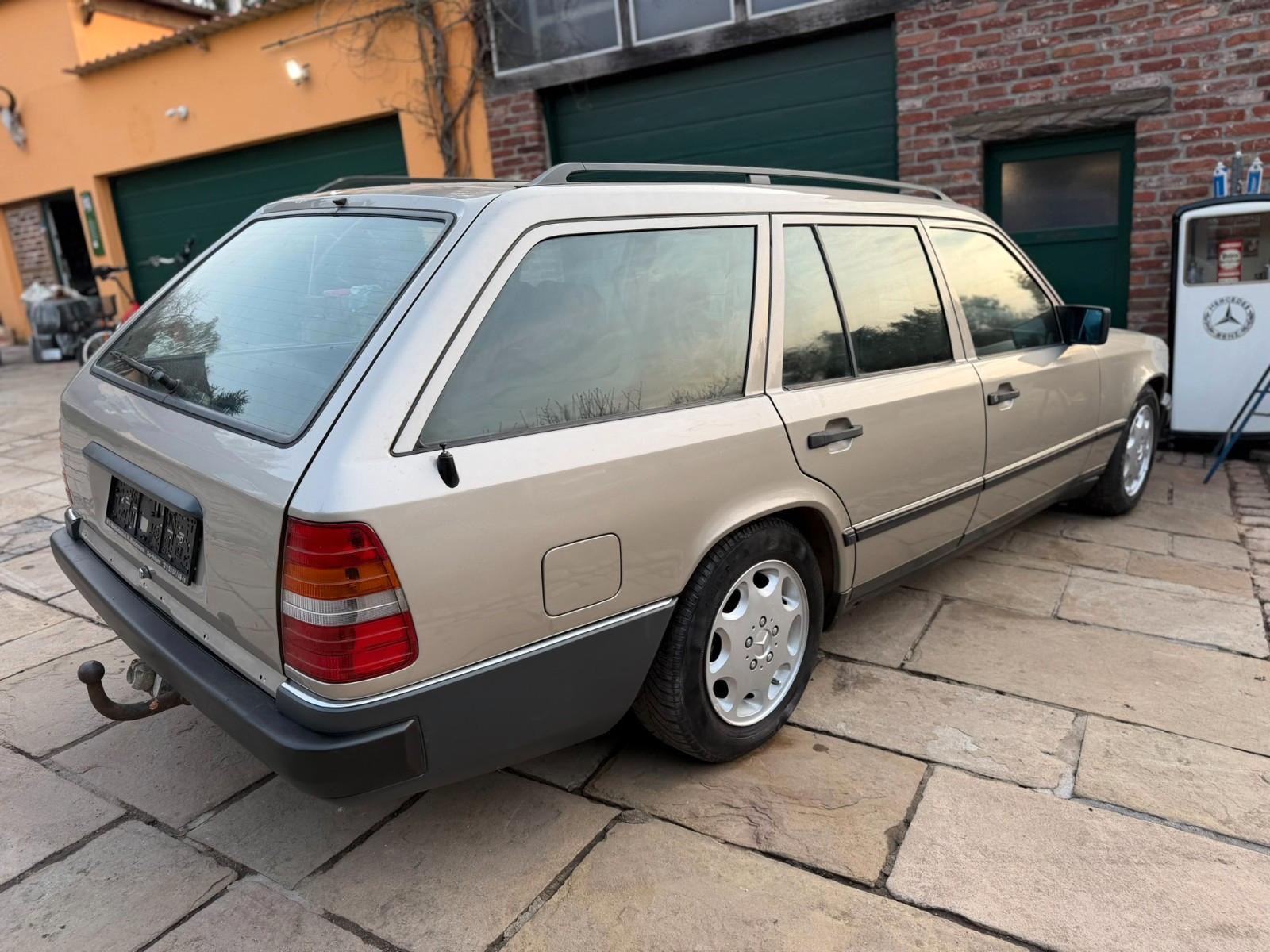 MERCEDES-BENZ 300 TD W124 109 CH BVA - 2ème MAIN - TOIT OUVRANT - 88000 km