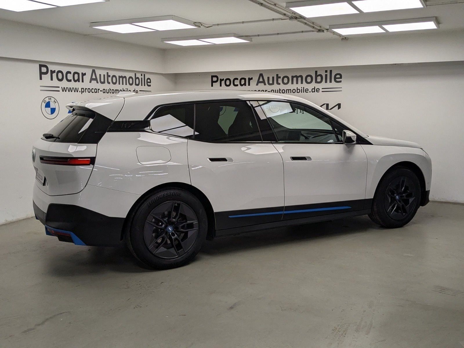 BMW iX xDrive40 LiveProf HuD H K Komfortzugang Shz foto 5