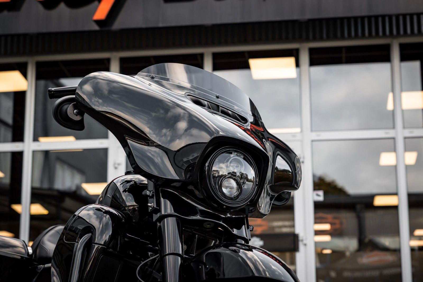 Fahrzeugabbildung Harley-Davidson STREET GLIDE SPECIAL 114 KESSTECH - LAST EDITION