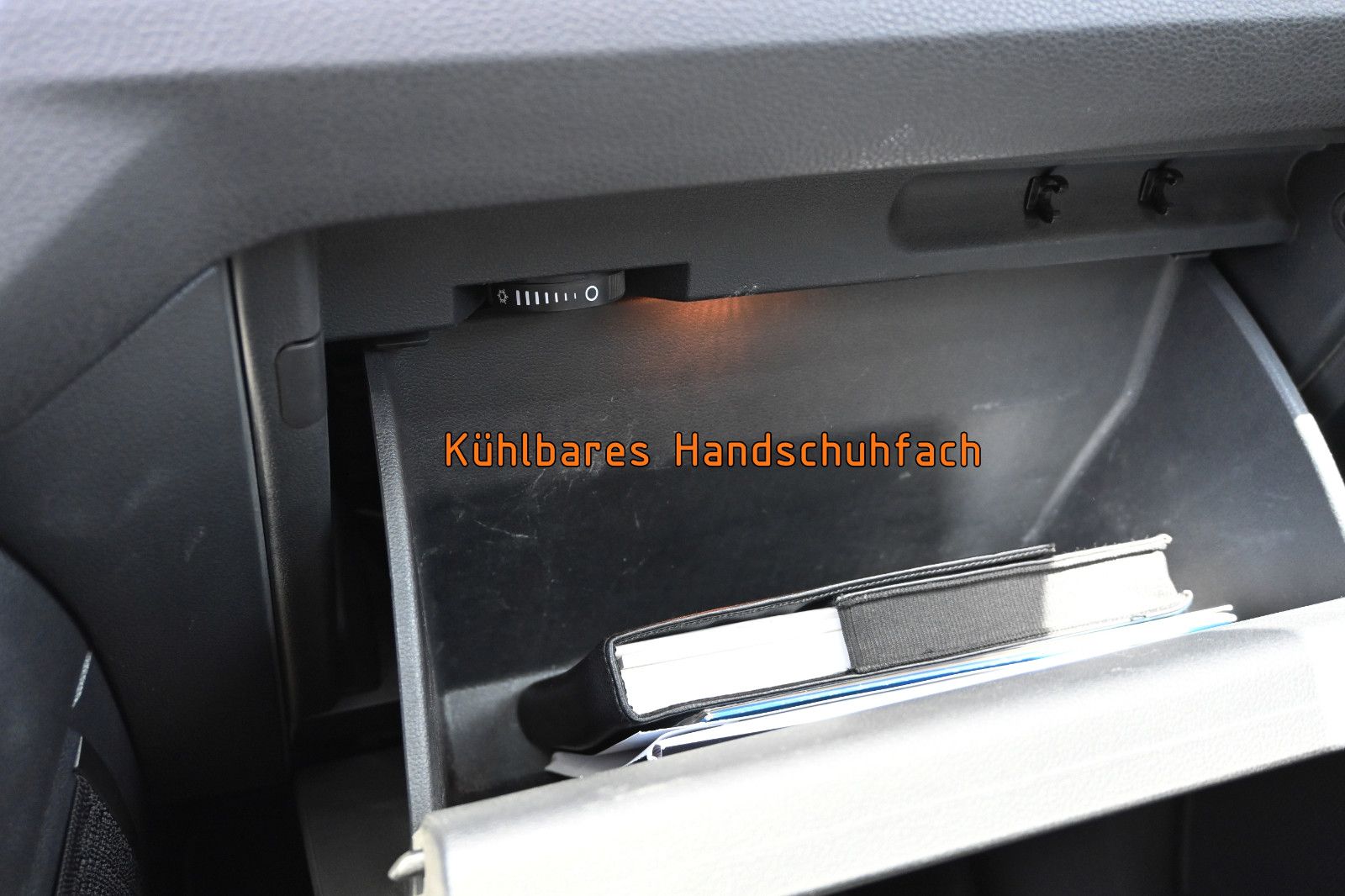 Fahrzeugabbildung Volkswagen Touran 2.0 TDI DSG R-Line °ACC°AHK°PANORAMA°KAM°