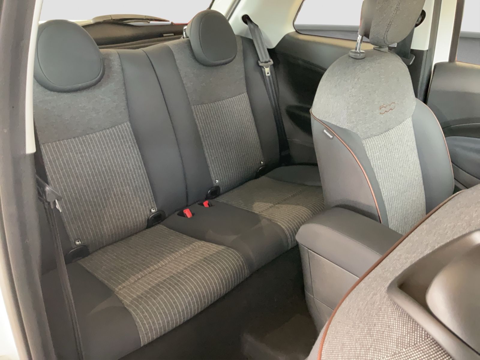 Fahrzeugabbildung Fiat 500e Icon + Kamera, LED, Winterpaket