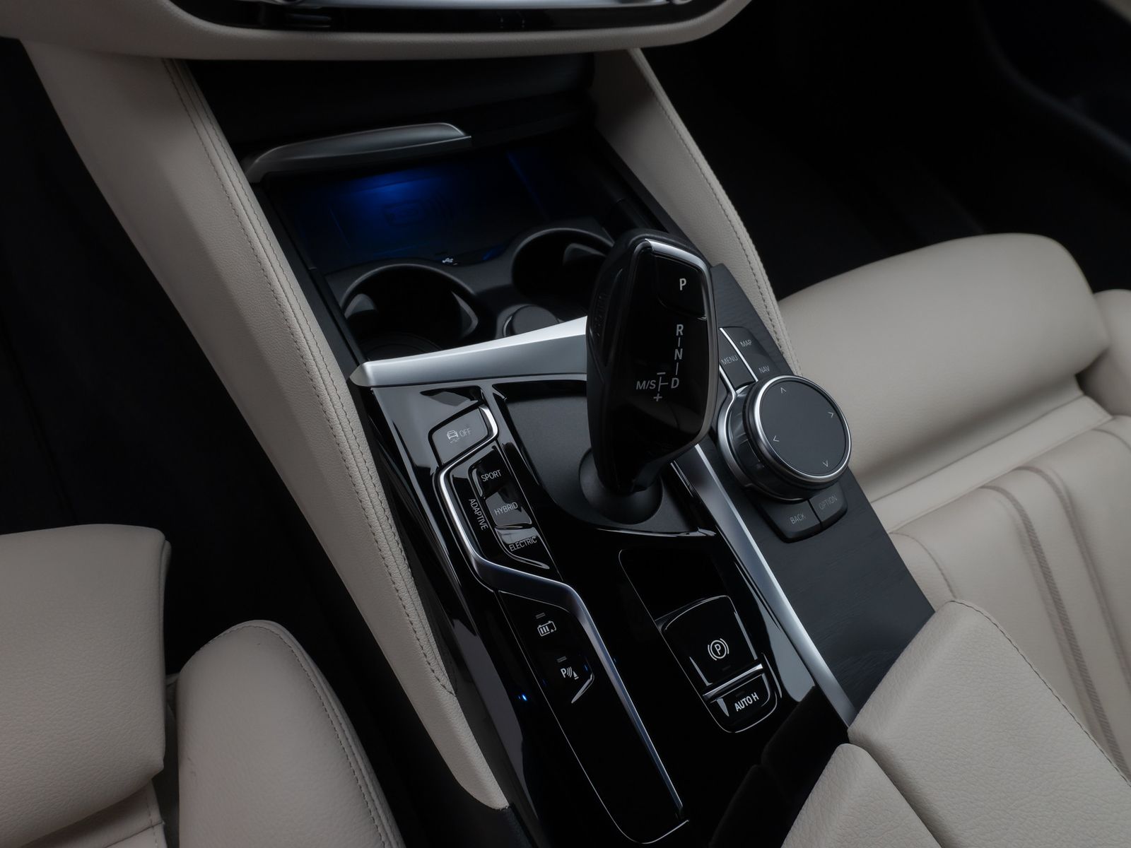 Fahrzeugabbildung BMW 530e xD M Sport Kamera Laser HUD DAB Komfort AHK