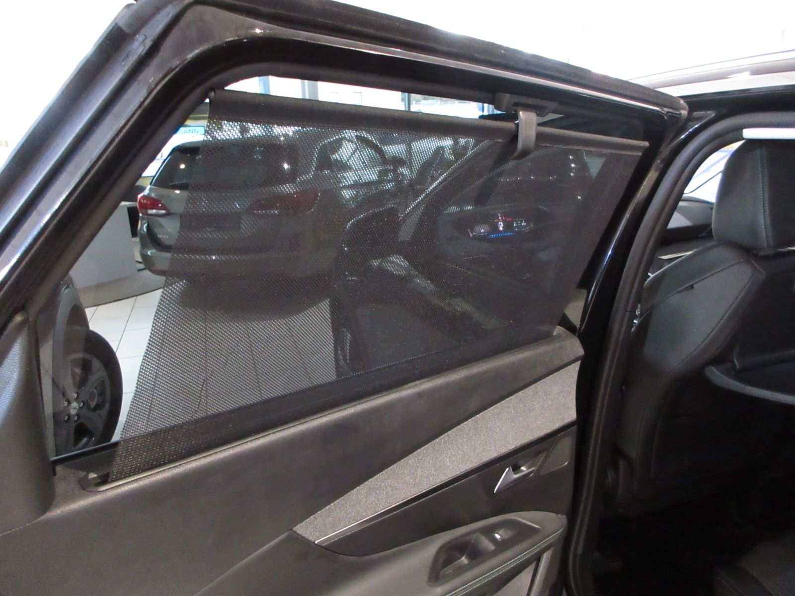 Fahrzeugabbildung Peugeot 5008 Allure Pack 1.5D LED/NAVI/AHK/PDC/R´CAM