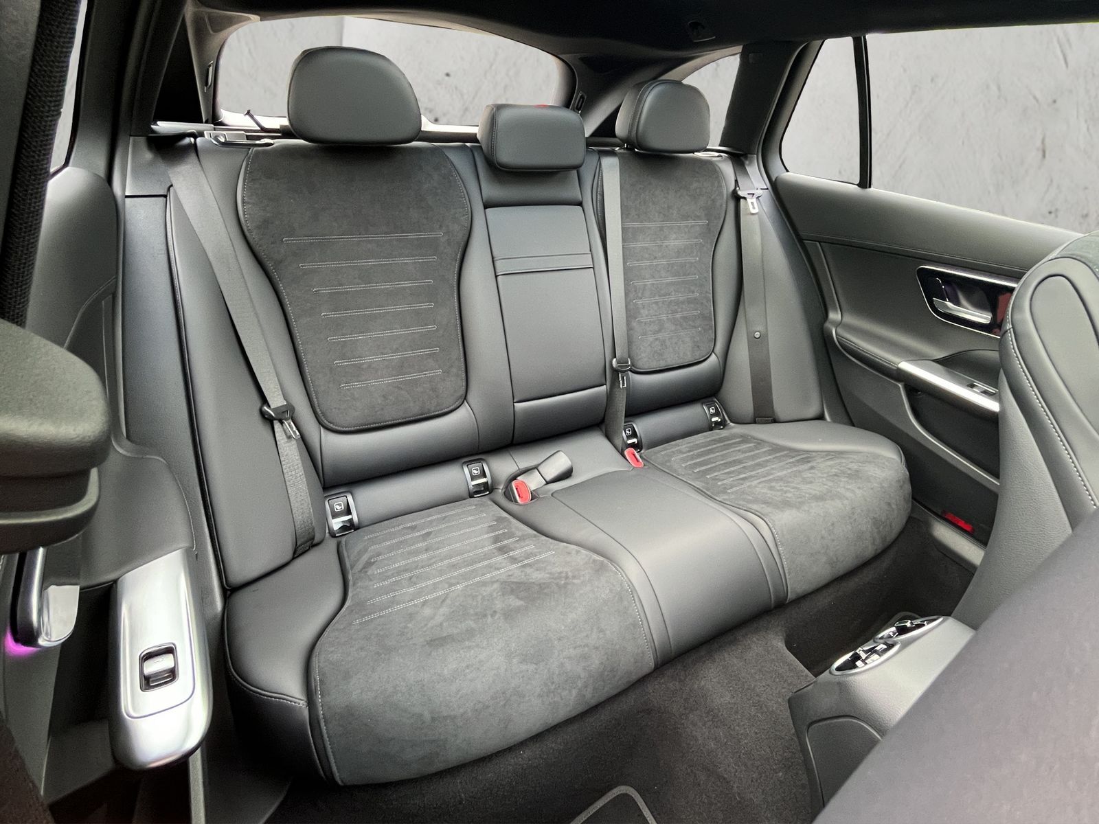 Fahrzeugabbildung Mercedes-Benz C 200T*Pano*AHK*AMG-Line*9G*LED**