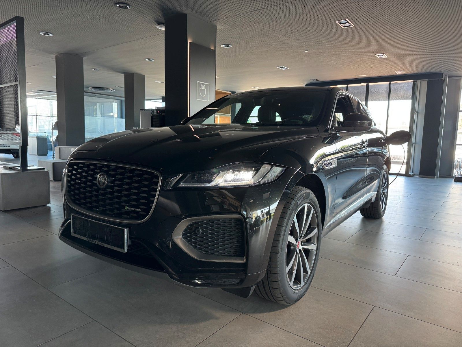 Jaguar R-Dynamic SE P400e PHEV AWD Aut.Netto € 15.725.-