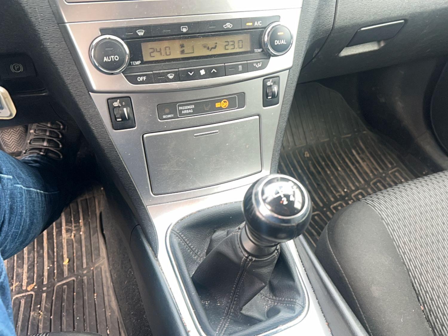 Toyota Avensis 2012 — photo 20