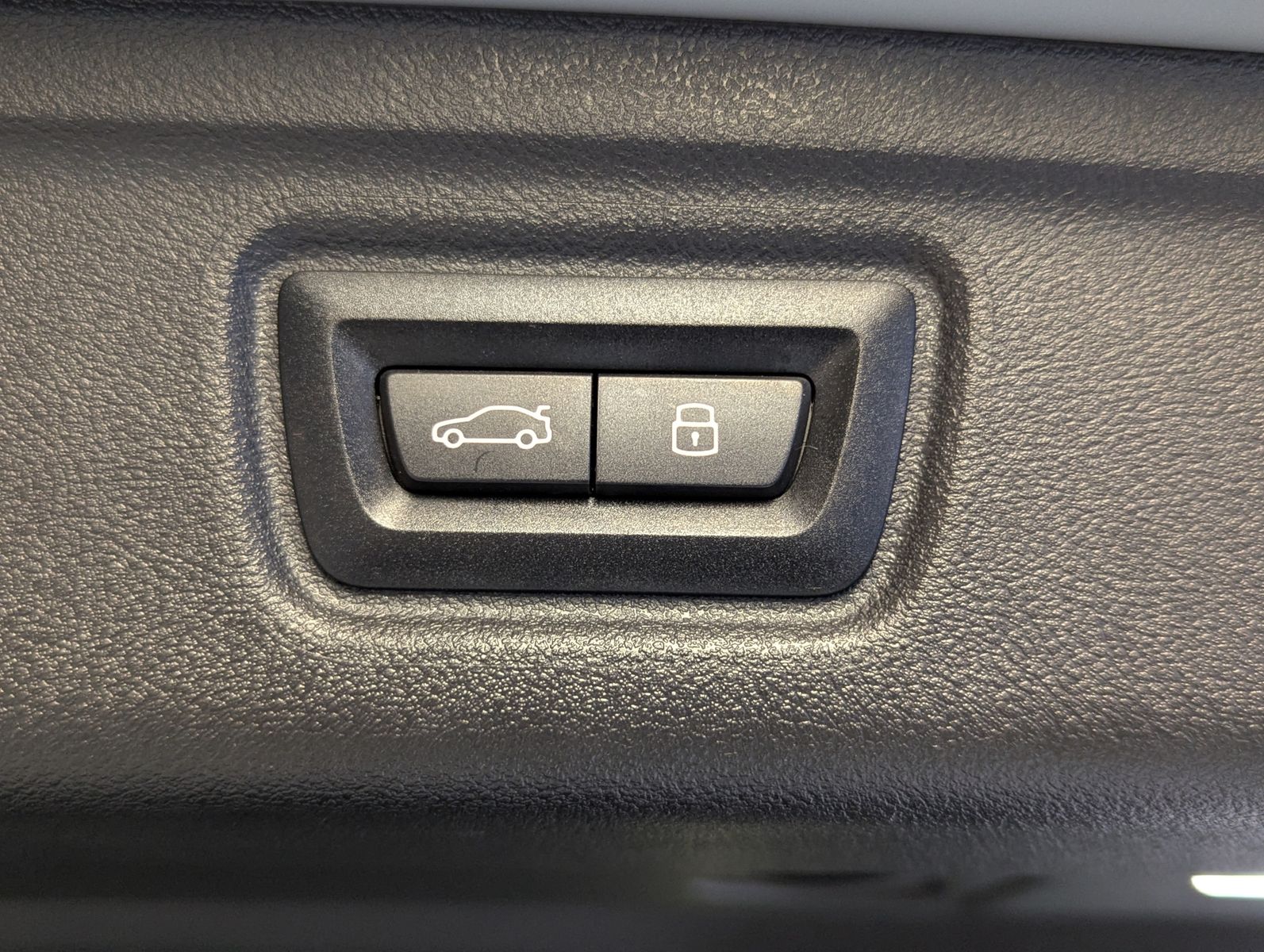 BMW 330 d xD M-Sport Pano LED-adaptiv ACC AHK - Image 22