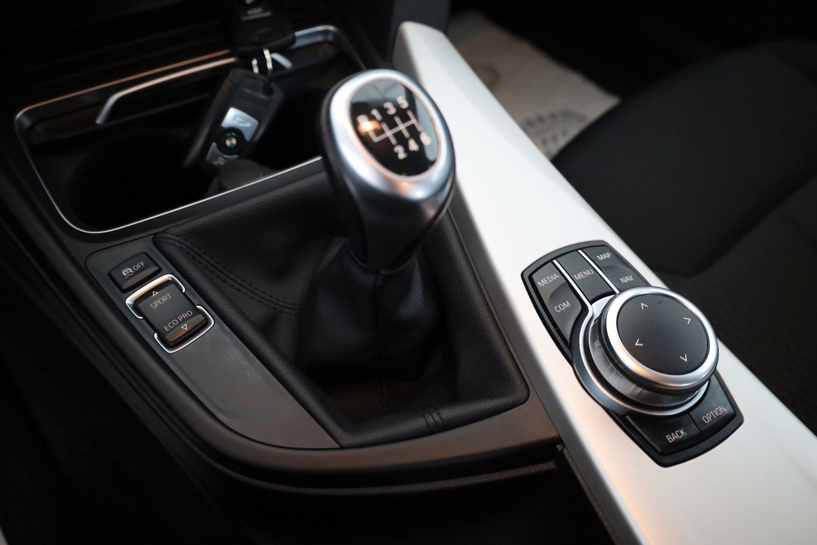 Fahrzeugabbildung BMW 420 4 Gran Coupe 420 i Advantage Navi,LED,SH,PDC