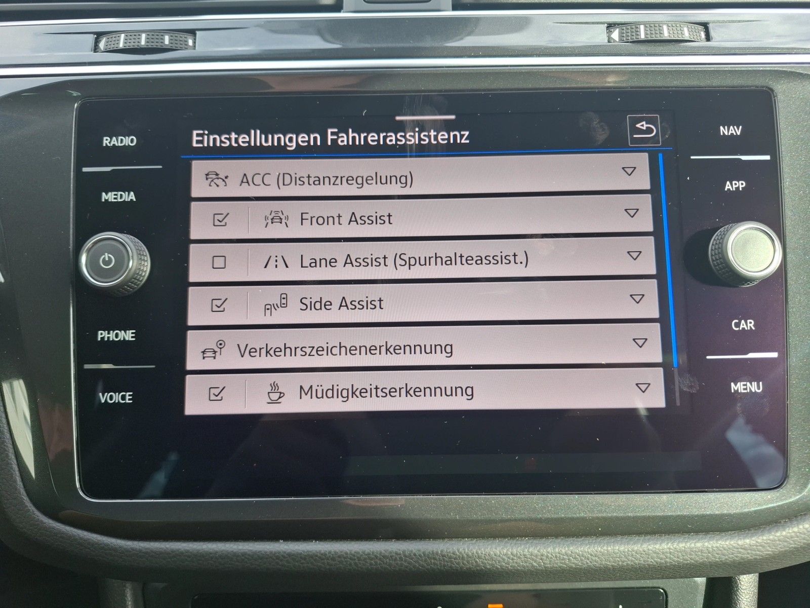 Fahrzeugabbildung Volkswagen Tiguan TSI Elegance DSG Matrix Navi AID HUD ACC