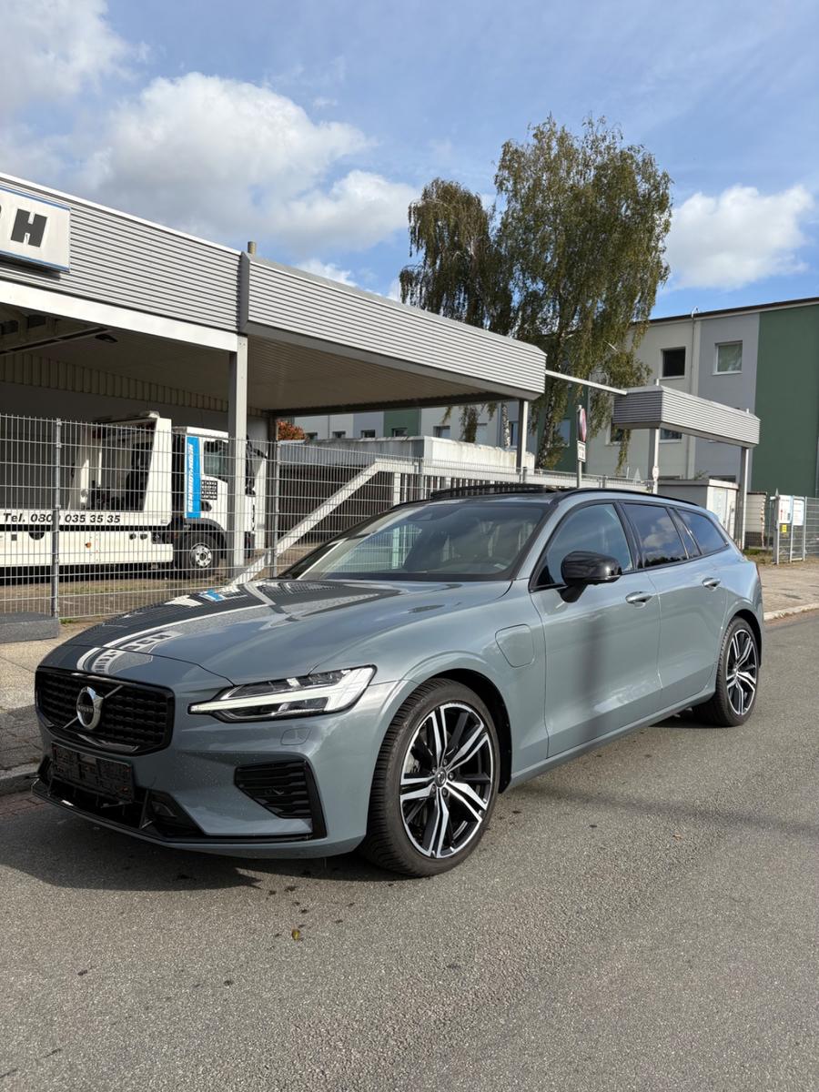 Volvo V60 Kombi R Design Recharge Plug-In Hybrid AWD