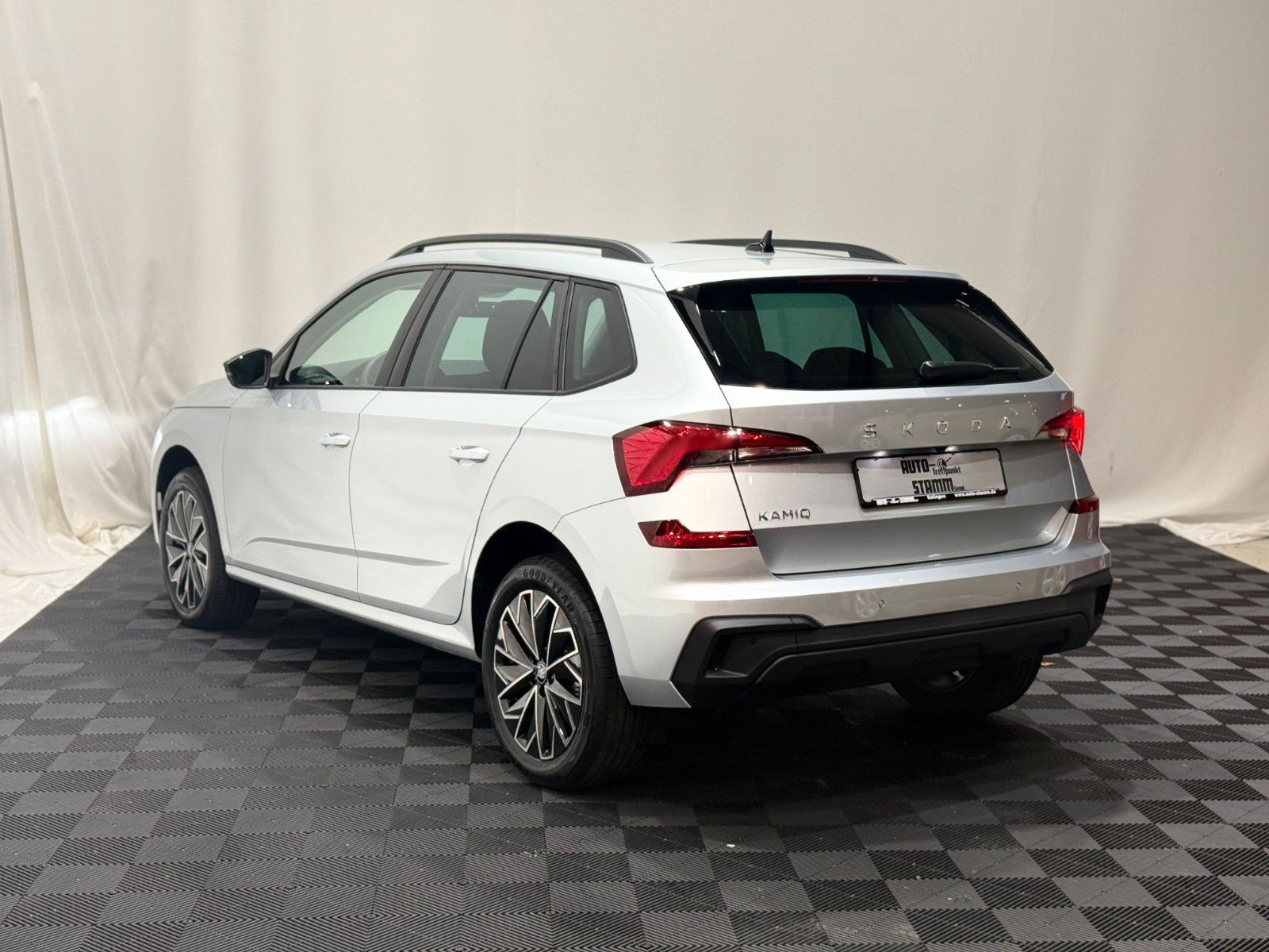 Fahrzeugabbildung SKODA Kamiq Selection / DSG / Kamera / 17 Zoll