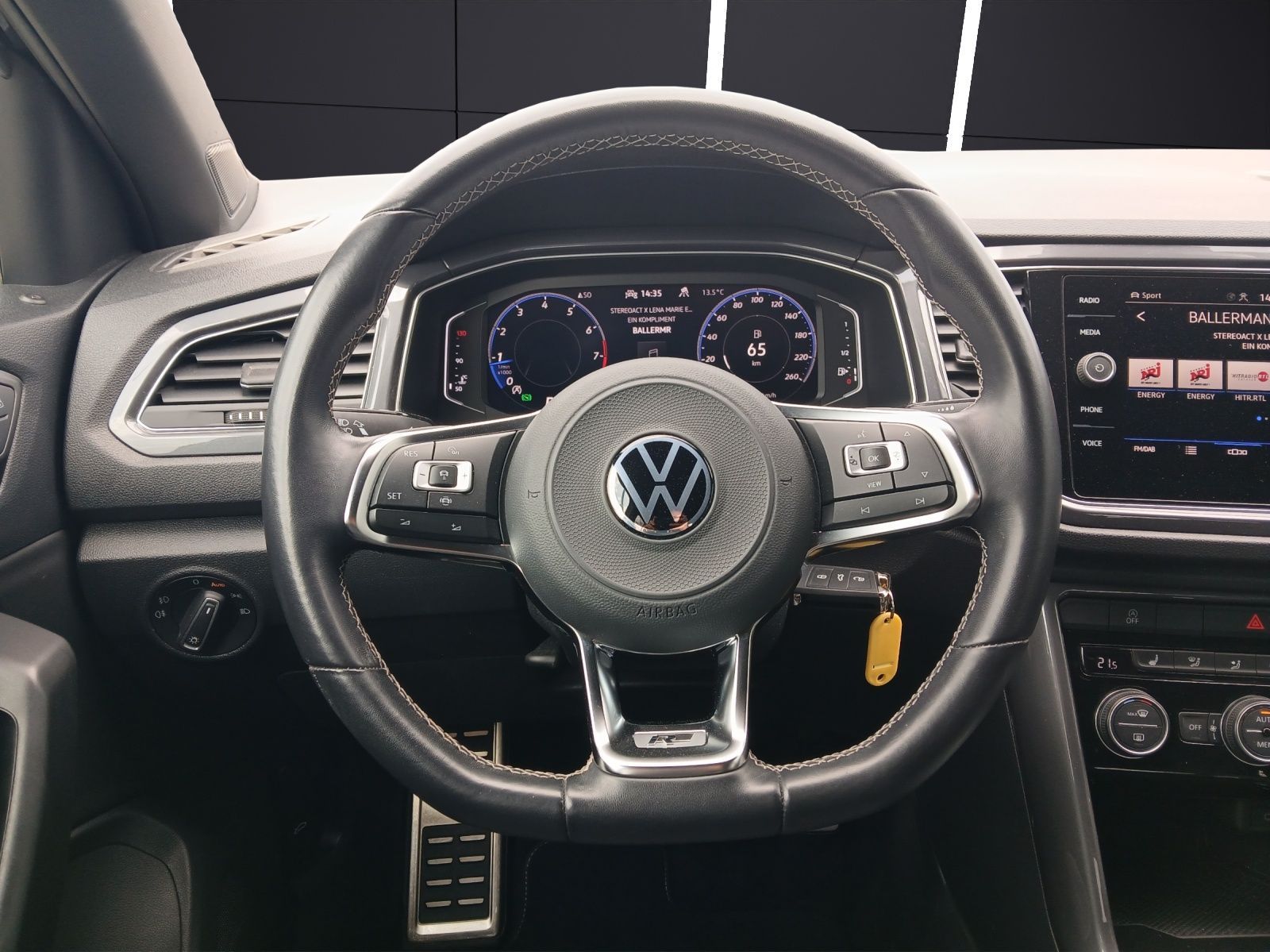 Fahrzeugabbildung Volkswagen T-Roc TSI Sport 4M DSG LED Navi AID ACC RFK SH 1