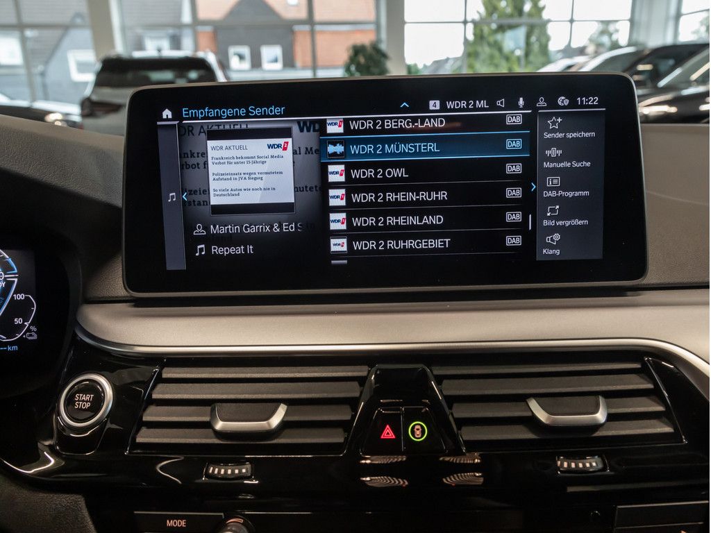 BMW 530e Touring AHK LED ACC NAVI KAMERA SHZ PDC foto 16