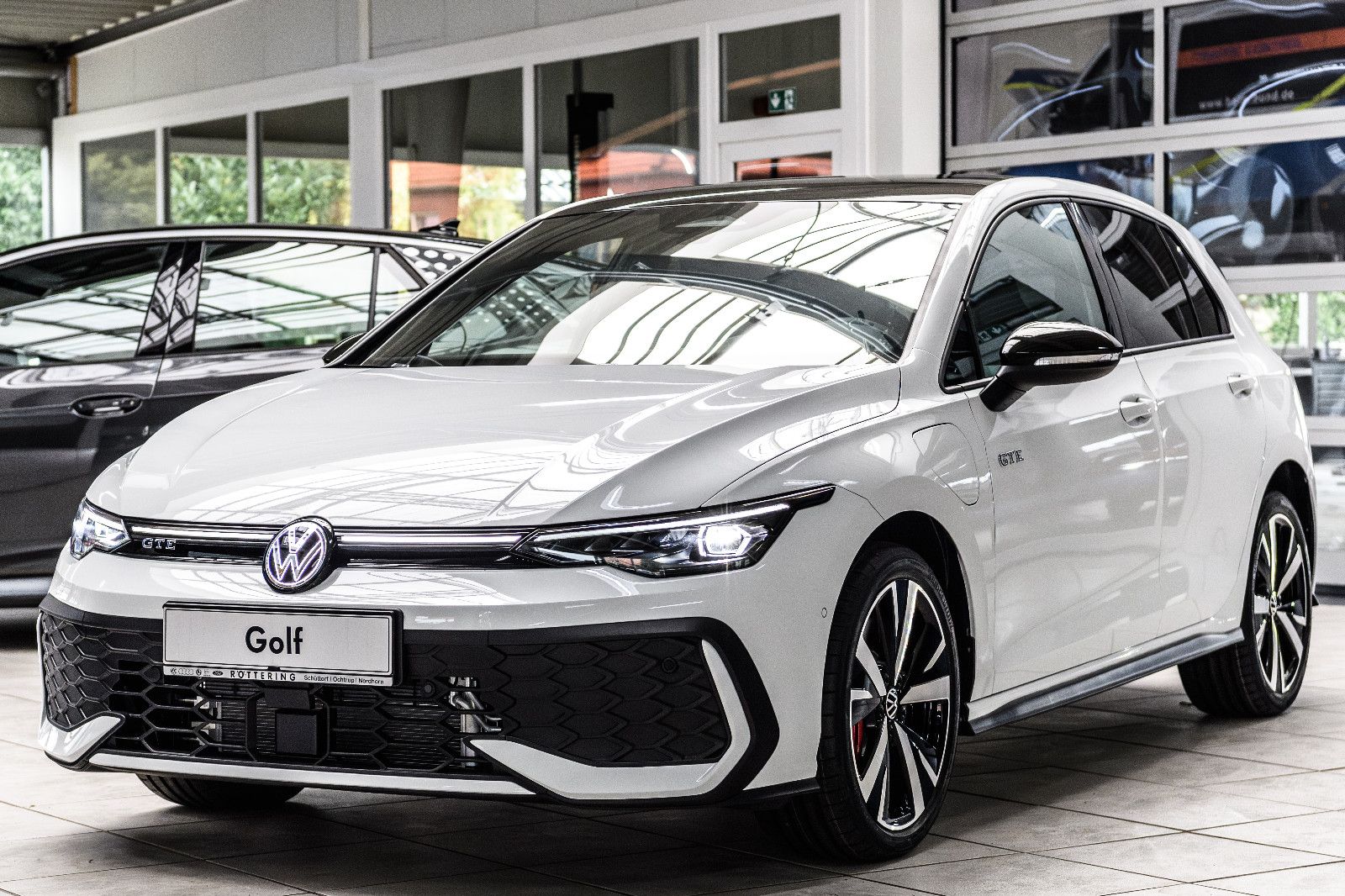 Fahrzeugabbildung Volkswagen Golf GTE BLACK-STYLE+ IQ-LIGHT