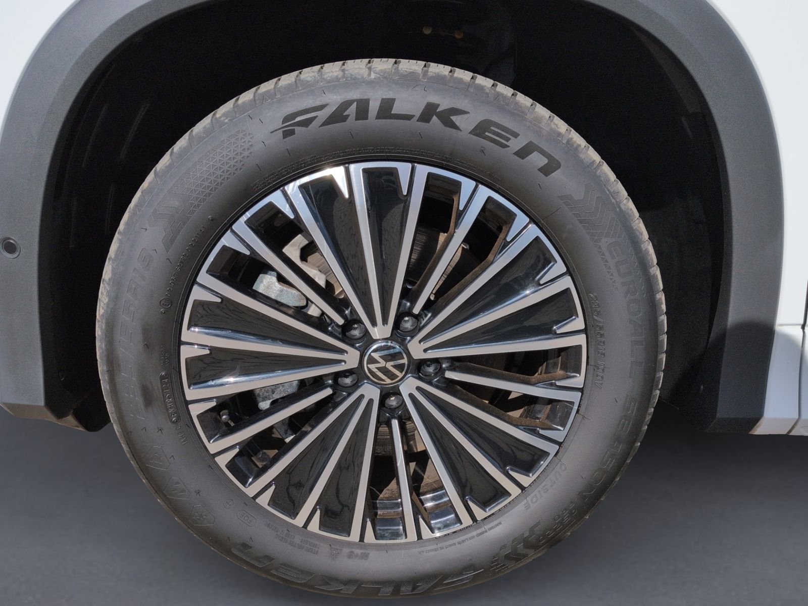 Tayron 1.5 eTSI eHybrid DSG Life AHK+NAVI+DCC