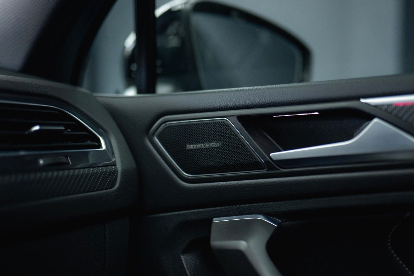 Fahrzeugabbildung Volkswagen Tiguan Allspace R-Line 4Motion HUD | PANO | ACC