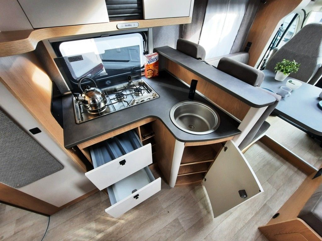 Fahrzeug Übersicht 15 Fahrzeugabbildung Hobby ONTOUR T 700 F Verfüg./Sparen Sie 15.807,- €