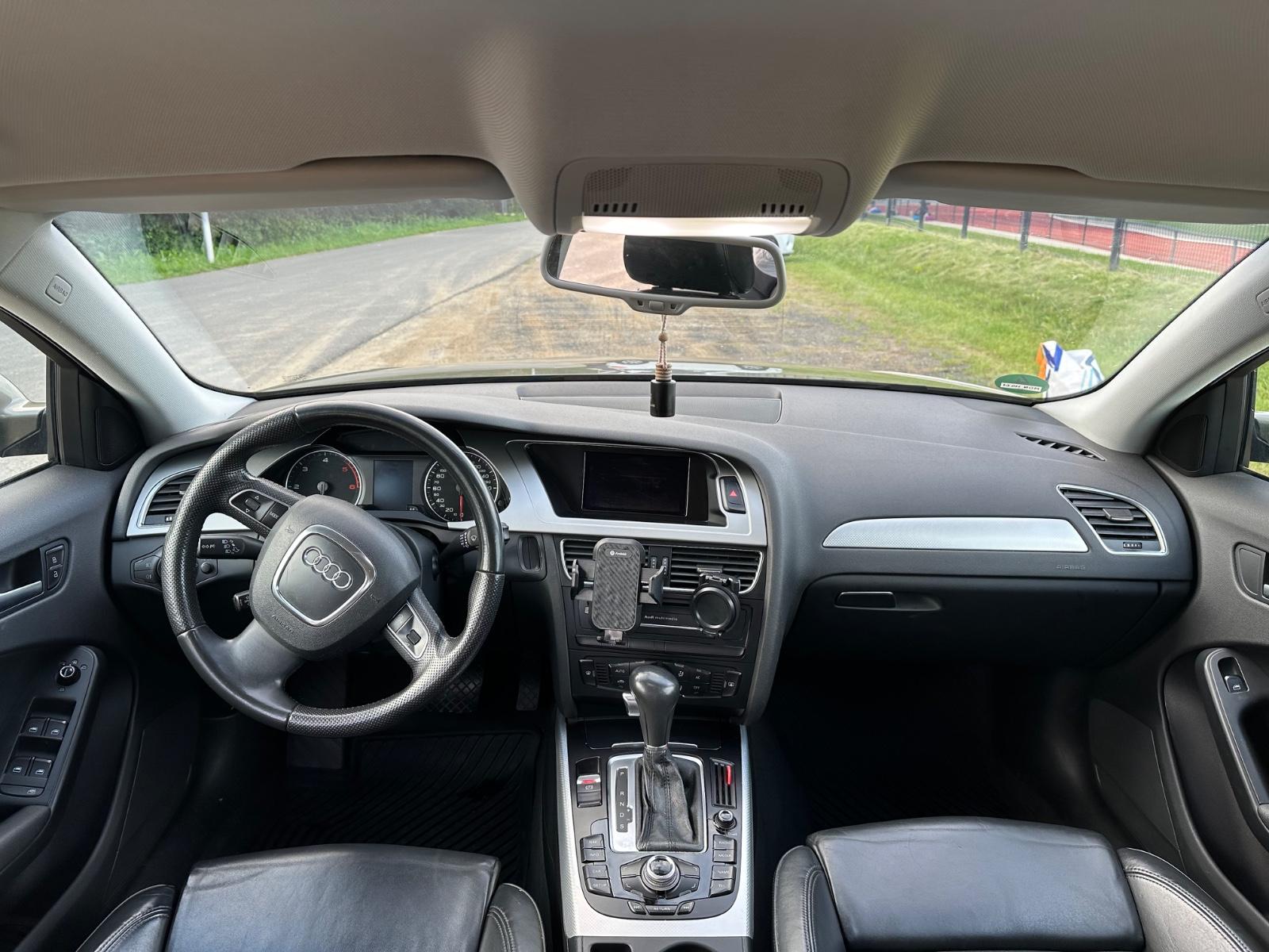 Audi A4 2010 — photo 5